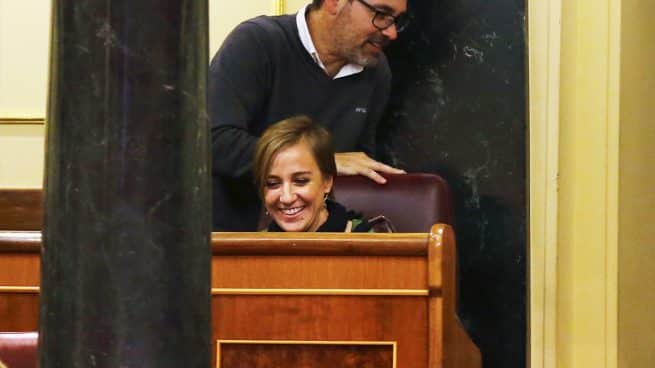 Iglesias envía a Tania Sánchez al gallinero, detrás de una de las columnas del hemiciclo.