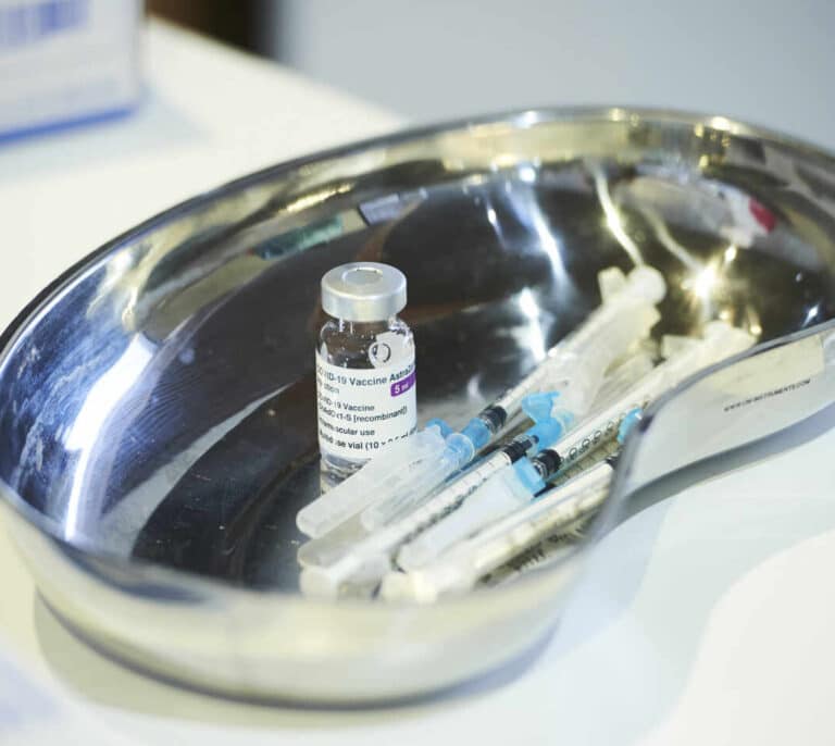Trombosis inducidas por vacunas: en qué consisten, cómo se detectan y se tratan