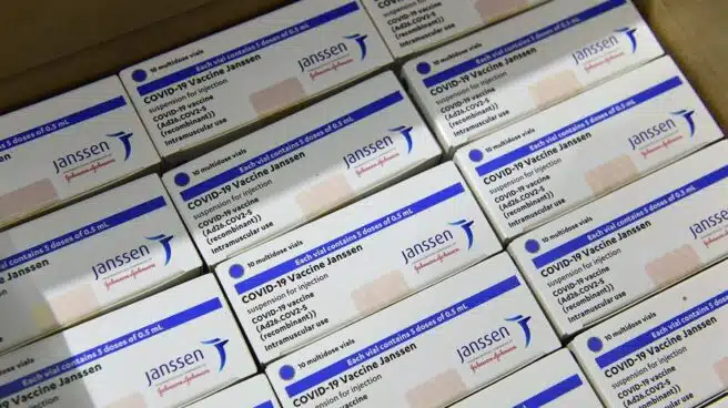 Sanidad repartirá mañana a las comunidades las primeras vacunas de Janssen