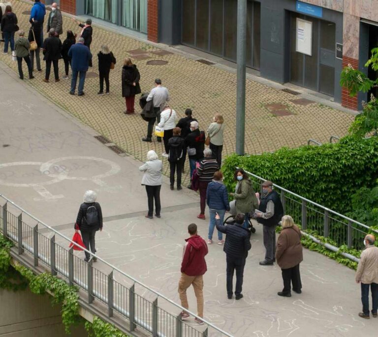 España suma 9.258 nuevos contagios y la incidencia asciende  12 puntos