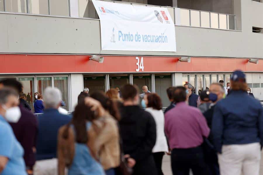 Punto de vacunación en el estadio Wanda Metropolitano.