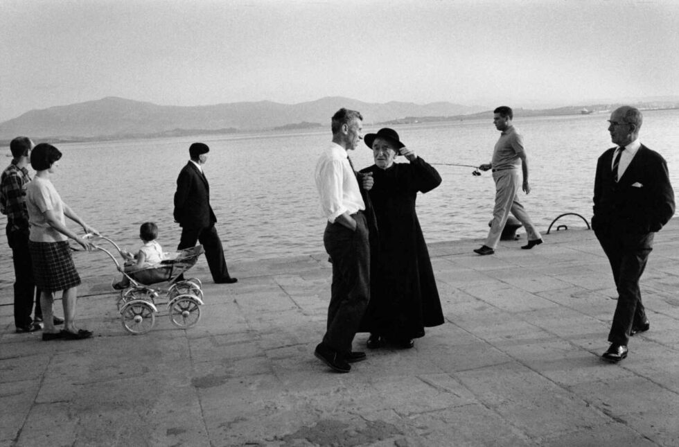 Paseo en el muelle al atardecer, Santander, 1973.