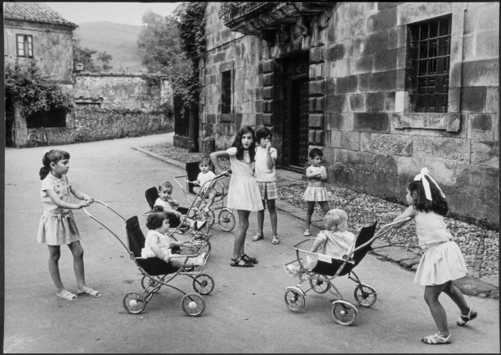 Gerardo Vielba. Niñas de Liérganes. Cantabria-1968 ©Archivo familia Vielba