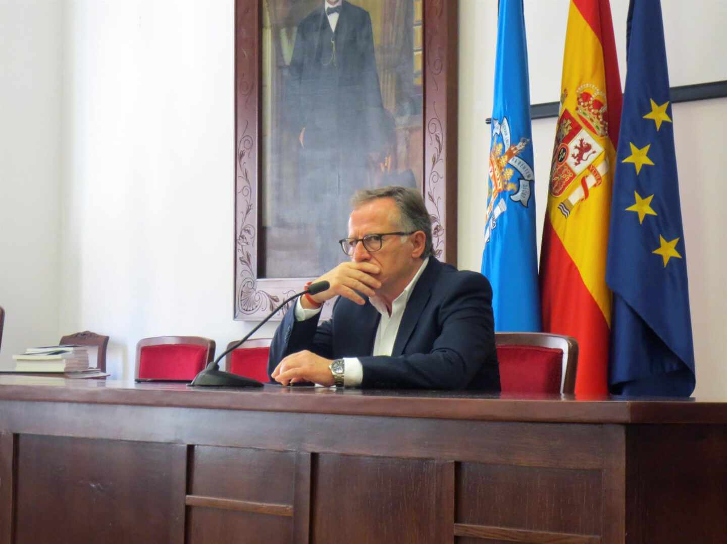 El presidente de Melilla, Eduardo de Castro, ha pedido al presidente del Gobierno, Pedro Sánchez, un posible despliegue del Ejército en la ciudad como una medida "preventiva y cautelar"