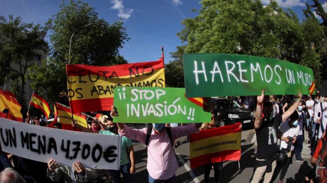 Más de dos centenares de personas protestan en Madrid contra la "invasión" marroquí