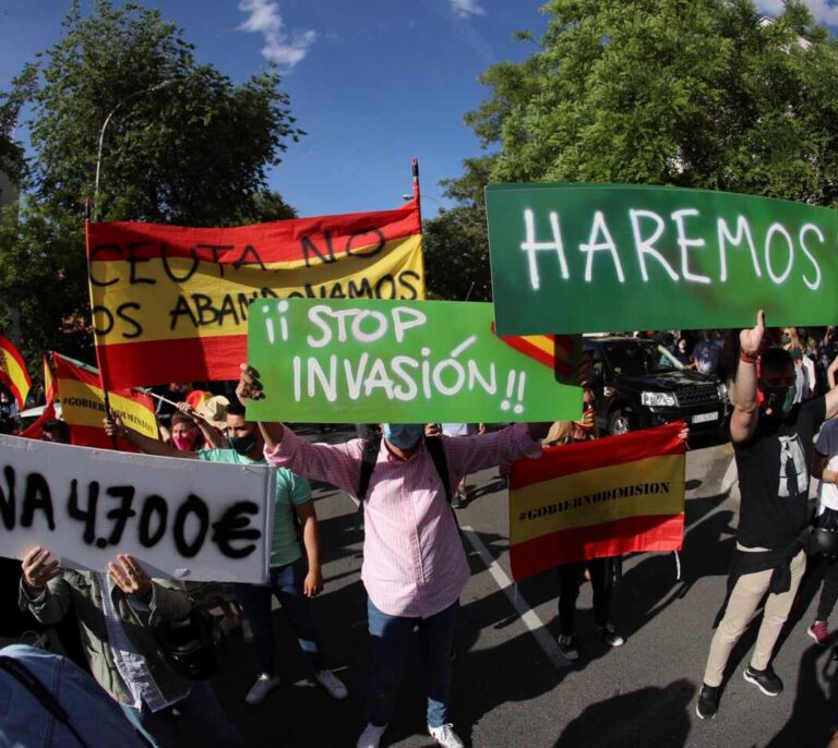Más de dos centenares de personas protestan en Madrid contra la "invasión" marroquí