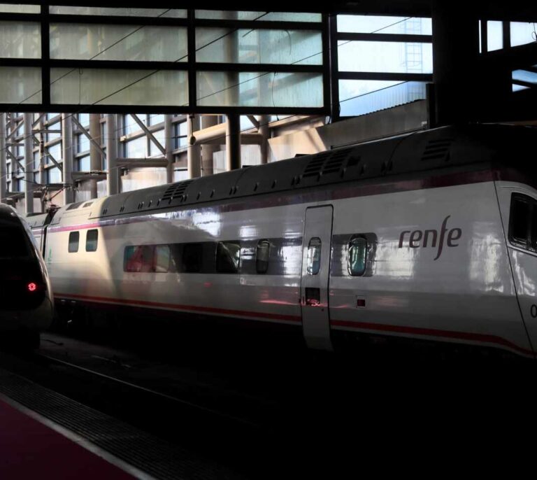 Los maquinistas de Renfe amenazan con ir a huelga por el "caos" en la compañía