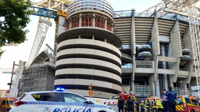 Sofocado un pequeño incendio en el Bernabéu que provocó una columna de humo