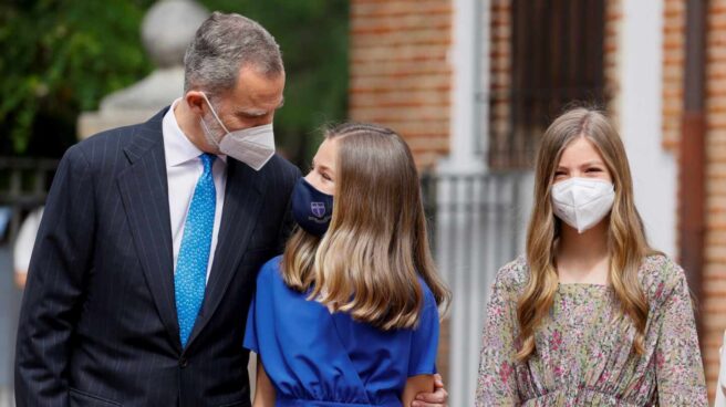 El rey Felipe VI junto a la princesa Leonor y la infanta Sofía.