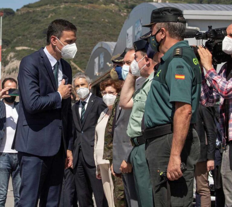 Sánchez aprovecha la crisis de Ceuta para retomar la iniciativa apelando a la unidad de España