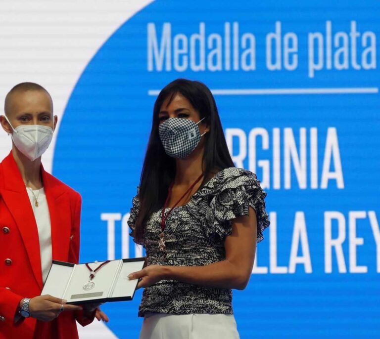 La futbolista Virginia Torrecilla, medalla de Plata de Madrid, pide a las personas con cáncer que "nunca se rindan"