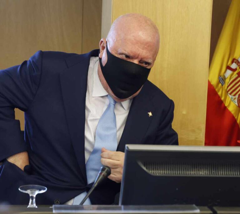 Anticorrupción pide imputar a CaixaBank, Repsol y una división de Iberdrola por el 'caso Villarejo'