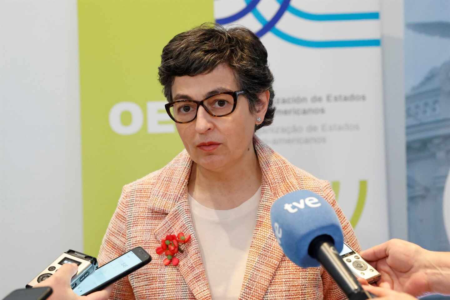 La ministra de Asuntos Exteriores, Arancha González Laya, se dirige a medios de comunicación
