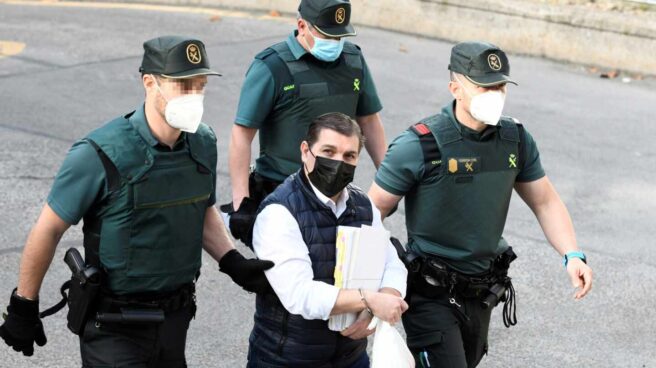 Fin del juicio al Rey del Cachopo, que hará uso de la última palabra El acusado César Román, conocido como el Rey del Cachopo, a su llegada a la Audiencia Provincial de Madrid