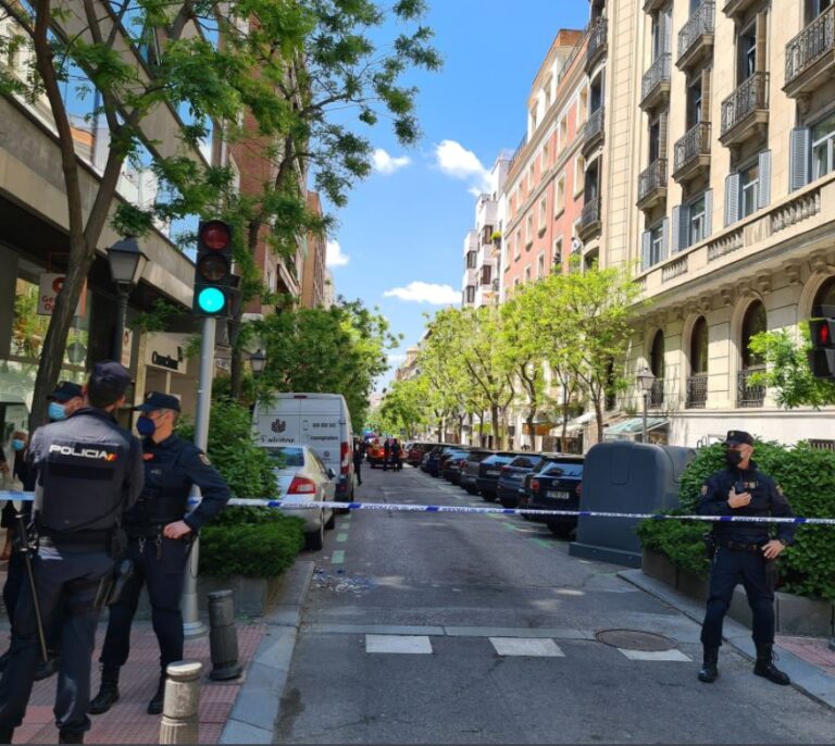 Heridos un joyero y un policía en un atraco con rehenes en Madrid