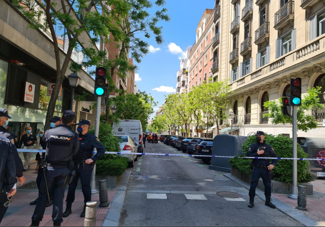 Heridos un joyero y un policía en un atraco con rehenes en Madrid