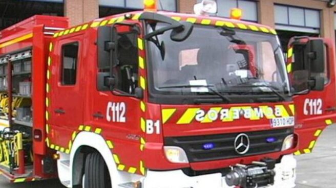 Un hombre muere tras arrojarse por la ventana de una residencia para huir de un incendio Imagen de archivo de un camión de bomberos.