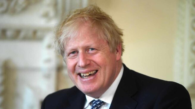Boris Johnson rentabiliza la vacunación en las municipales y deja KO a los laboristas Boris Johnson, primer ministro británico, ganador simbólico de los comicios locales en Inglaterra