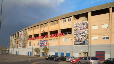 Histórica convocatoria de oposiciones en el estadio del Levante en Valencia