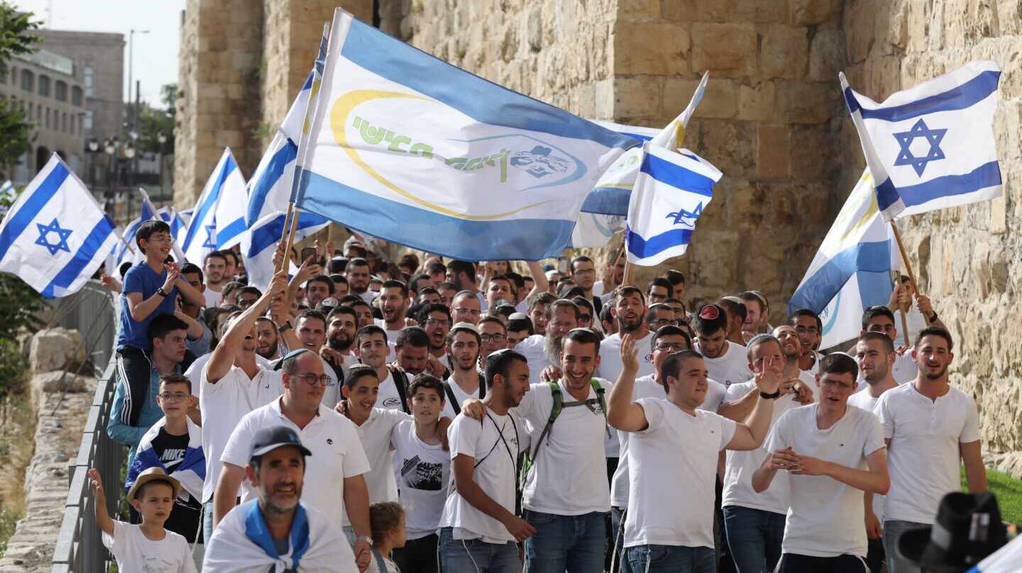 Israel celebró el lunes su día nacional sin mascarillas ni distancia de seguridad