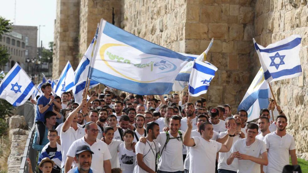 Israel celebró el lunes su día nacional sin mascarillas ni distancia de seguridad