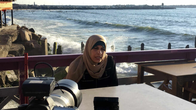 Ser mujer con cáncer, doble condena en Gaza Una de las mujeres con cáncer del documental 'Condenadas en Gaza', de Ana Alba y Beatriz Lecumberri