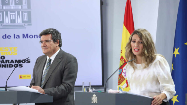 El ministro de Seguridad Social y Migraciones, José Luis Escrivá, y la ministra Trabajo y Economía Social, Yolanda Díaz, en una imagen de archivo.