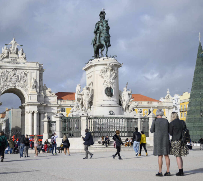 Golpe al turismo: Reino Unido incluye a Portugal pero no a España en la 'lista verde' para viajar al extranjero