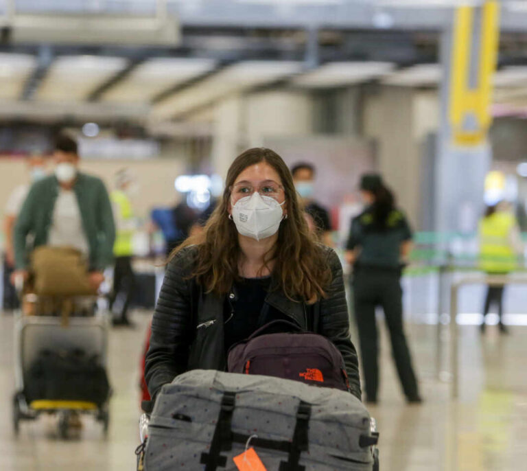 En qué consiste el "Certificado Covid digital de la UE" con el que se podrá viajar este verano