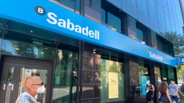 Banco Sabadell sí que nota el impuesto y gana un 4% menos que el año pasado