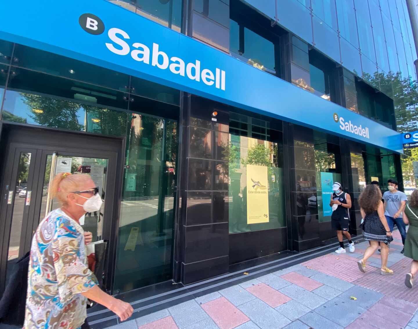 Una oficina del Banco Sabadell en Madrid (España)