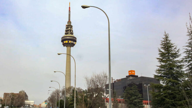 nmediaciones de la sede de RTVE con Torrespaña, conocida popularmente como `El Pirulí´en el mismo día en que PP y PSOE han anunciado el cierre de un acuerdo para renovar el Consejo del organismo público, en Madrid