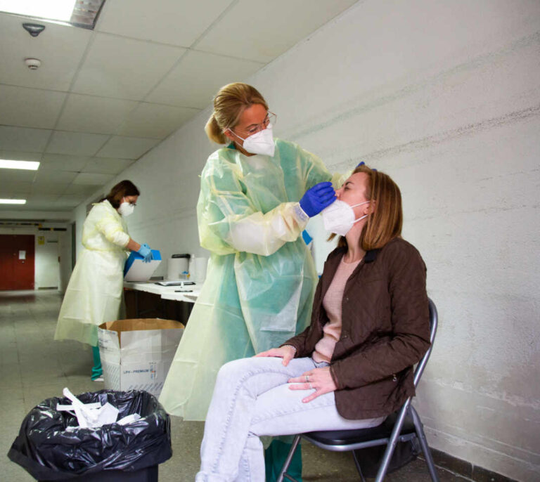 Detectan la variante india en una mujer que llegó a Vigo desde Nueva Delhi