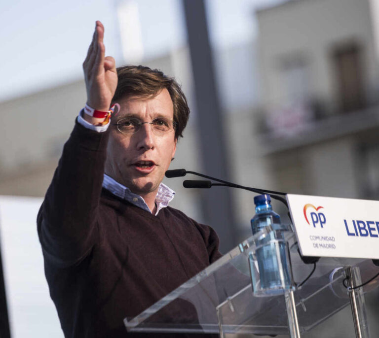Almeida: "La foto de Colón ni nos va, ni nos viene"