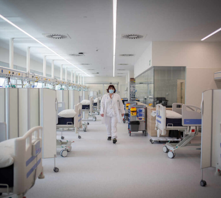 Sanidad registra 5.701 nuevos casos y la incidencia cae a 166