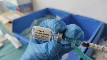 EEUU investiga problemas cardiacos en algunos jóvenes vacunados