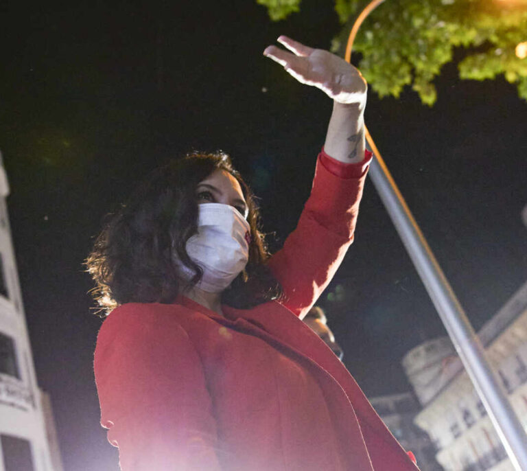 Ayuso arrasa y pone patas arriba el tablero político de España