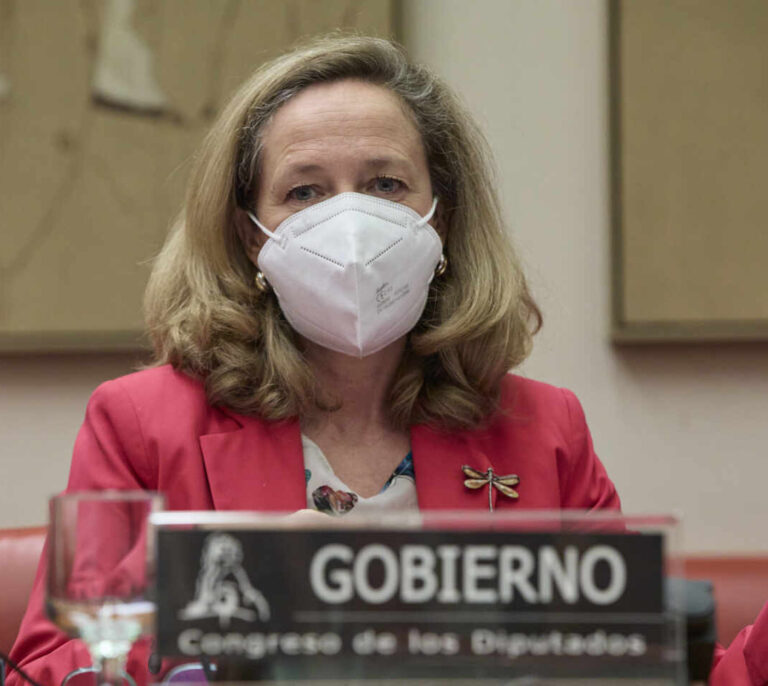 Calviño defiende que el pago por uso en las carreteras "es el modelo europeo y el más justo" territorialmente