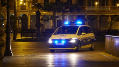 Localizan a un niño de tres años deambulando solo por Pamplona mientras su madre tomaba copas