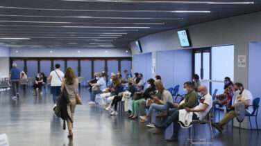 Madrid abre la autocita para vacunar a jóvenes de 30 a 35 años y a Erasmus