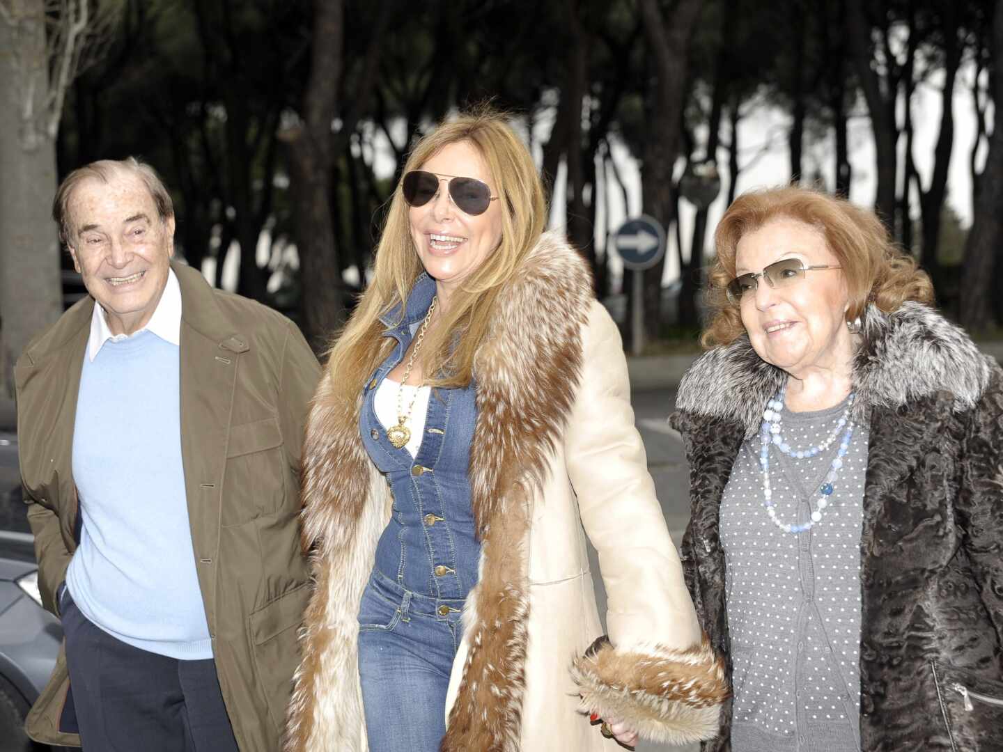 Ana Obregón, junto a sus padres.