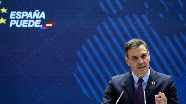 Sánchez agradece a las Fuerzas Armadas su "entrega y compromiso" tras un convulso año