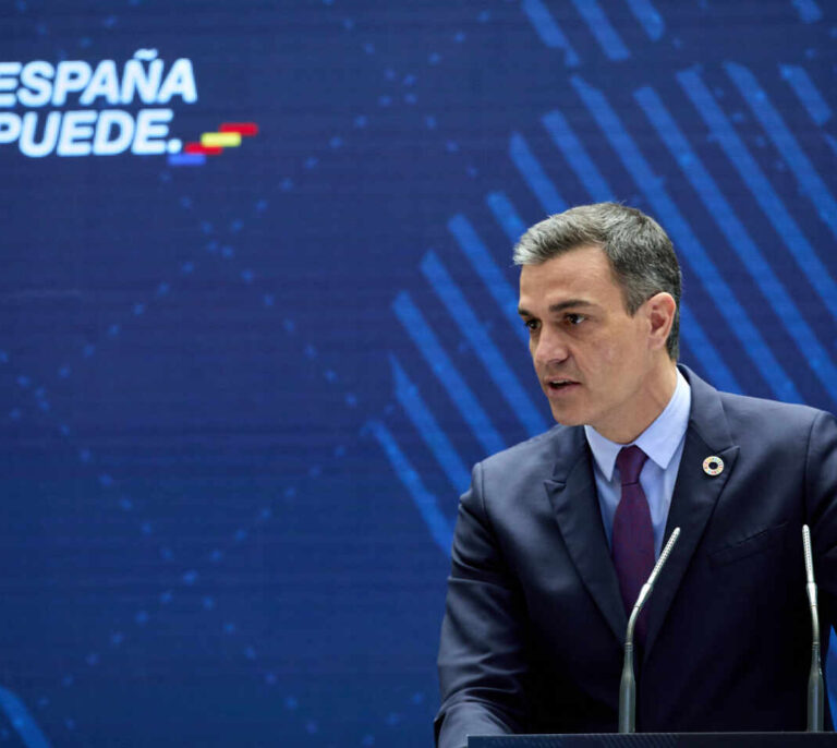 La Agencia Internacional de la Energía insta a Sánchez revisar los “elevados” impuestos en la electricidad