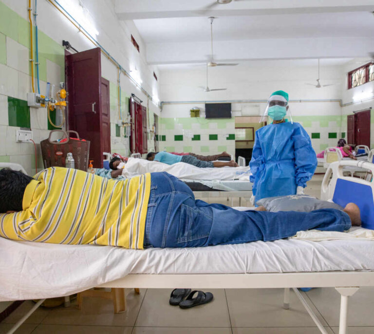 Anna Ferrer: "Es una emergencia, nos ha llegado un tsunami de Covid-19 a la India"