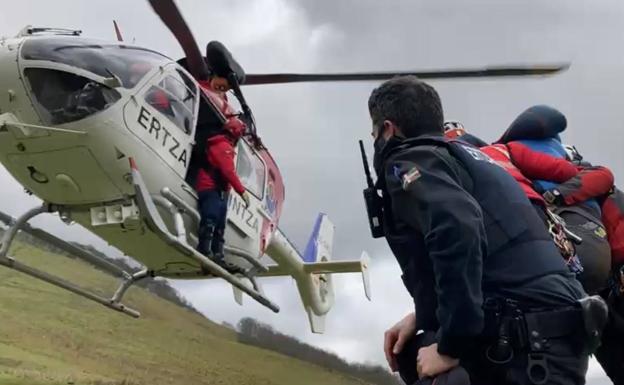 Dos mujeres resultan heridas por el impacto de un rayo en el monte Gorbea