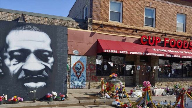 Escena donde tuvo lugar el asesinato de George Floyd en Minneapolis