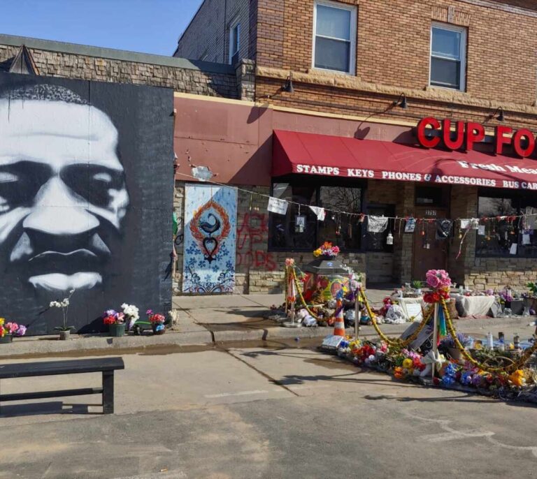 Arte urbano para recordar la historia de George Floyd