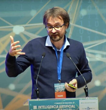 Hugo Zaragoza, Director Ciencias de Datos e IA de Amazon, presentando en el en el 1 Congreso Internacional de Inteligencia Artificial 2018 Alicante