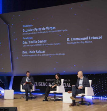 Mesa de ponentes Emilia Gómez, lider del proyecto Humaint de la Comisión Europea, Idoia Salazar, fundadora y miembro de la Junta de dirección del OdiseIA, Emmanuel Letouzé, director de Data-Pop Alliance, y el moderador Javier Pérez de Vargas, Director gerente de la Real Academia de Ingeniería de España en el II Congreso Internacional de IA 2020