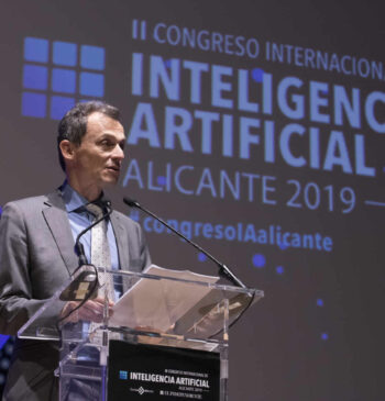 El ministro Pedro Duque presentando en las jornadas del II Congreso Internacional de Inteligencia Artificial 2019 de Alicante